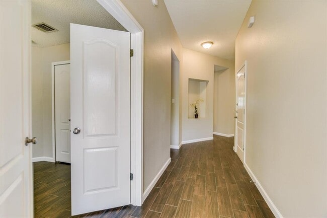 Building Photo - 1303 Crossvine Way