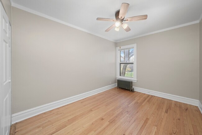 Building Photo - 306 S Kenilworth Ave