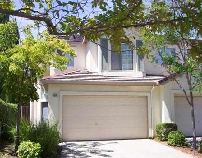 Building Photo - Spacious Antioch 3 bedroom, 2.5 bathroom end unit duet situated at the end of quiet cul de sac! W...