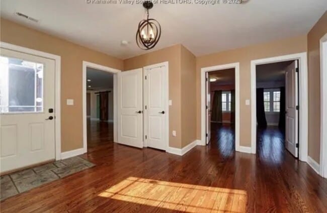 Building Photo - 204 Angel Terrace