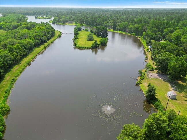 Building Photo - 401 Brook Hollow Dr