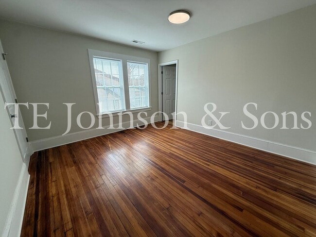 Building Photo - Updated 3BR/2BA Apartment with Quartz Counters & Modern Finishes