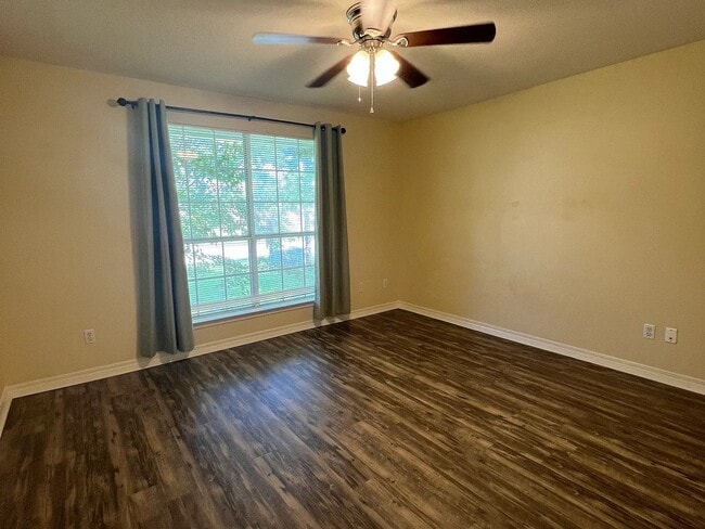 Building Photo - 1424 Roebling Tr