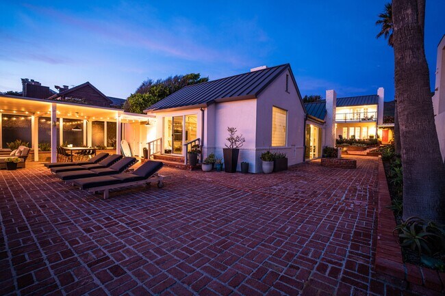 Building Photo - 30830 Broad Beach Rd