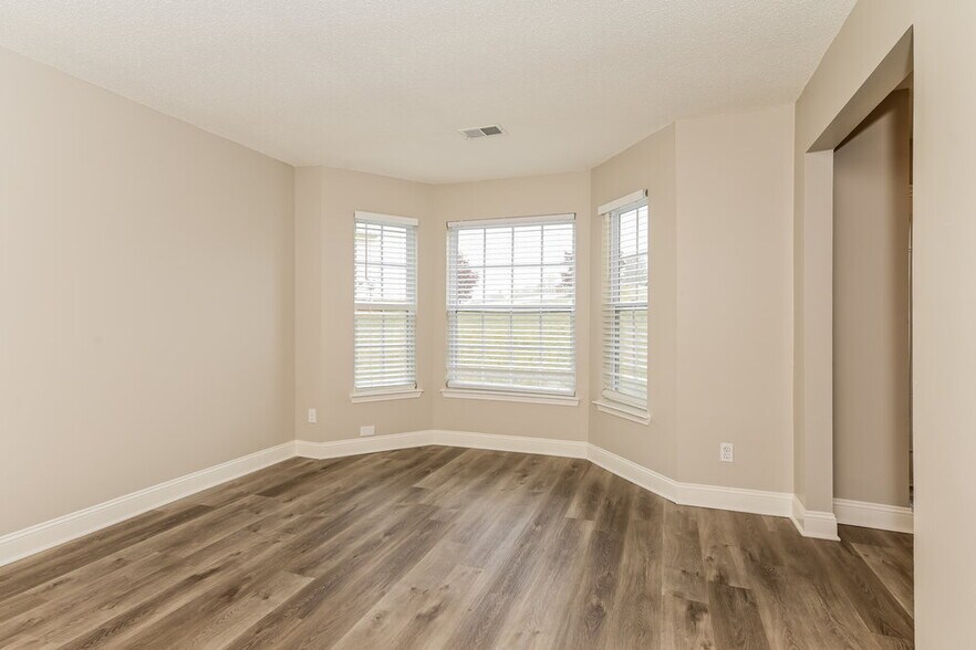 Building Photo - 257 Edison Dr