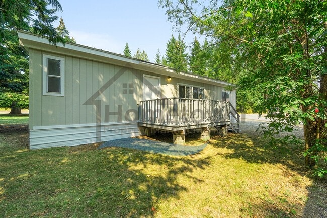 Building Photo - 3 Bedroom 2 Bathroom Home with Off-Street ...