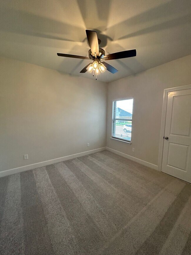 Building Photo - Beautiful Modern Home in Pea Ridge!