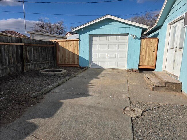 GARAGE - 258 Knolls Vista Dr