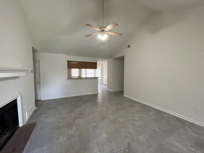 Building Photo - Renovated 3 Bedroom 2 Bath Home for Rent f...