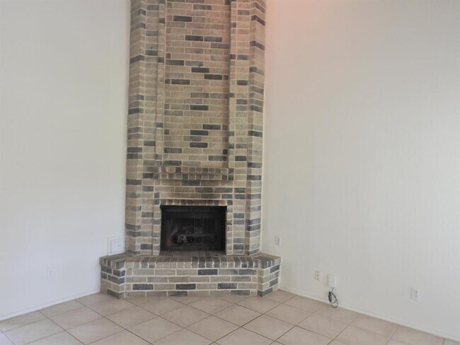 Building Photo - 2107 Creekshire Dr