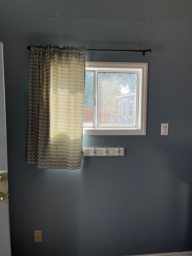 Building Photo - 3 Bed 2.5 Bath Single-Family Home on Cul-De-Sac w/ Large Fenced Backyard, Garage