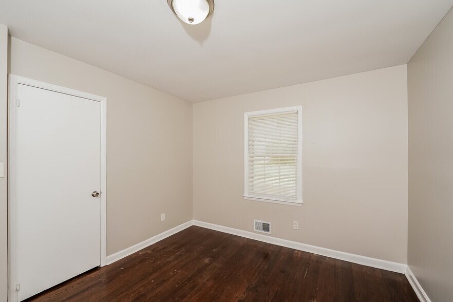 Building Photo - 9813 Redcliff Rd