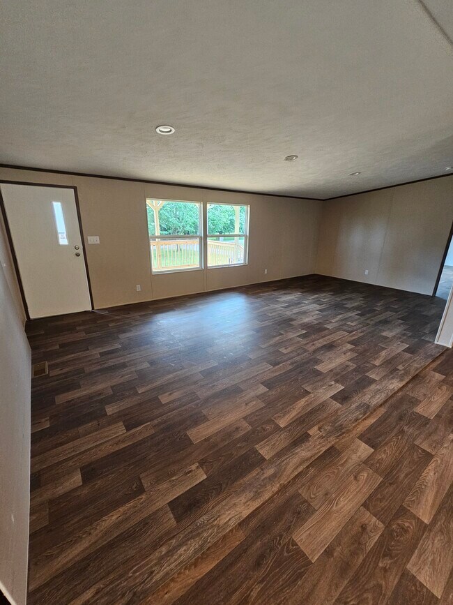 Building Photo - 167 Valleyview Dr