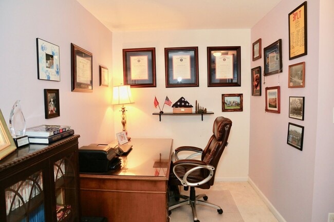 Building Photo - Available in August!  3 Bedroom 2 1/2 Bath...