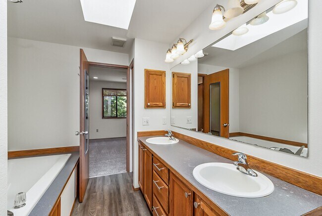 Building Photo - Home on Acreage with Mountain views