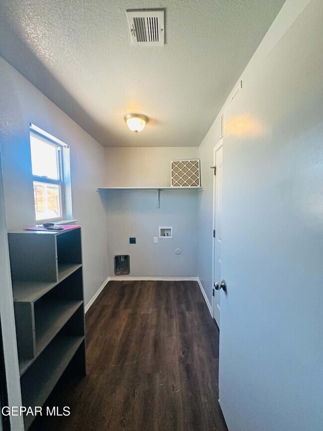 Building Photo - 720 Villa Romero Dr