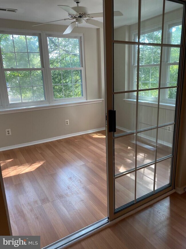 Building Photo - 310 Canterbury Rd