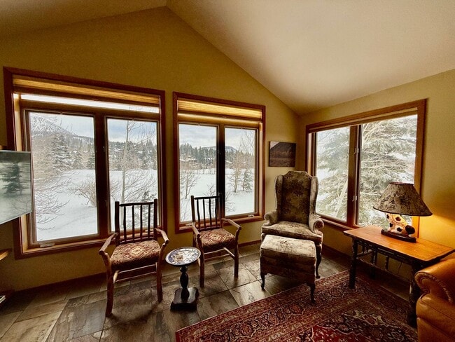 Building Photo - Snowcreek V – Stunning 4 Bed, 3 Bath Corner Unit