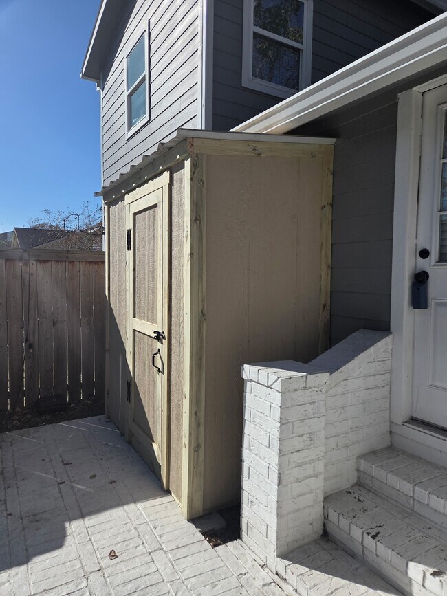 Building Photo - 1714 Mary St