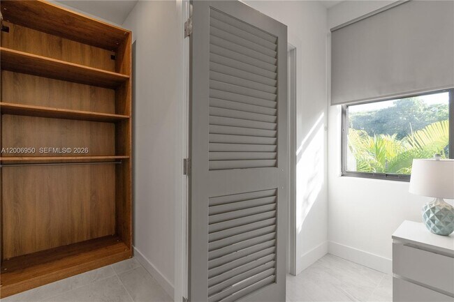 Building Photo - 2889 SW 33rd Ave