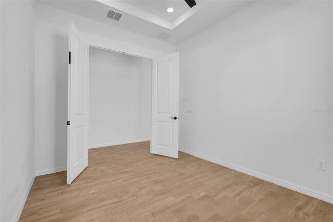 Building Photo - 10393 Pk Ests Ave