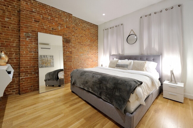 Building Photo - 348 W 45th St