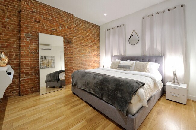 Building Photo - 353 W 46th St