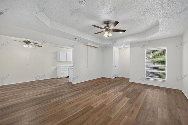 Building Photo - 6706 S Creek Dr