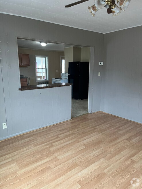 Building Photo - 583 Rockingham St