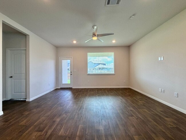 Building Photo - 904 Vogel Dr