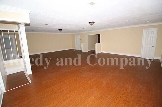 Building Photo - 3340 Morningview Dr