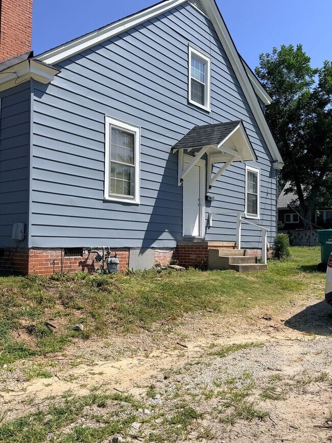 Building Photo - 943 Marshall St