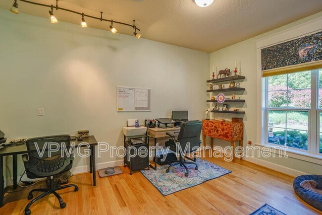 Building Photo - 23517 NE 68th St