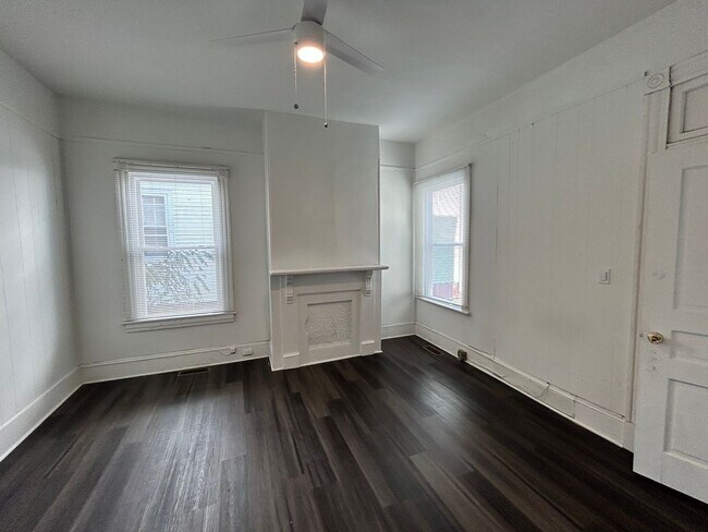 Building Photo - 3208 Carolina Ave