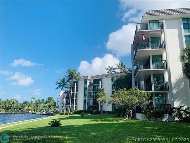Building Photo - 1101 River Reach Dr