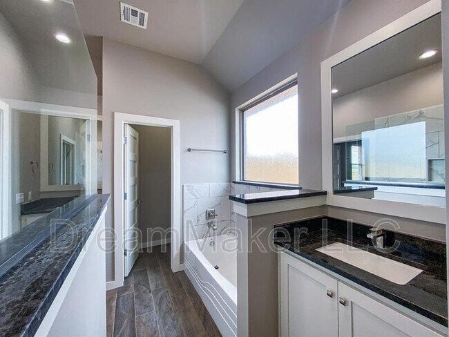 Building Photo - 917 Apple Blossom Way