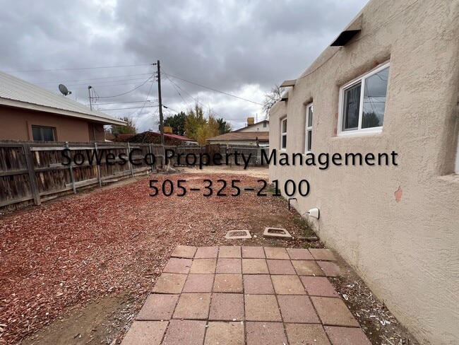 Building Photo - Updated 3 Bedroom 2 Bath 1 Car Garage