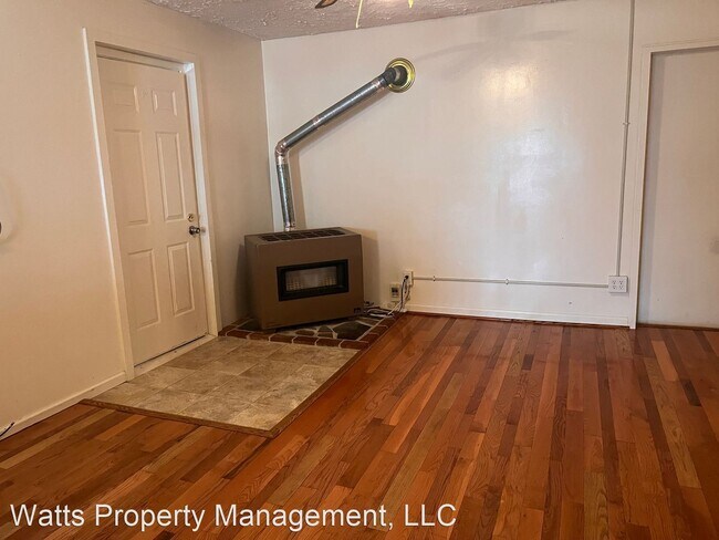 Building Photo - 2 br, 1 bath House - 1411 Suburban Rd