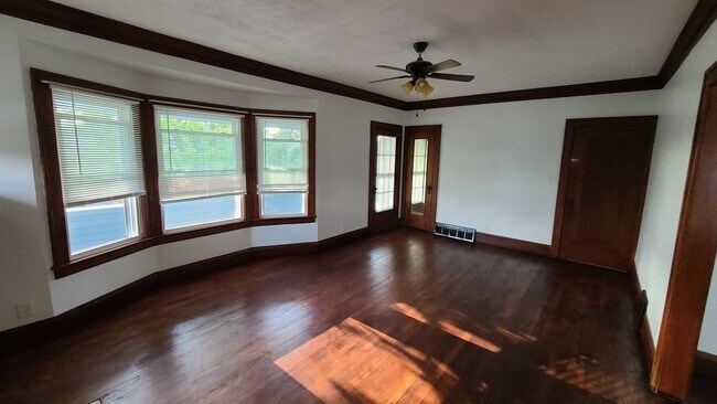 Building Photo - 3737 W 135th St