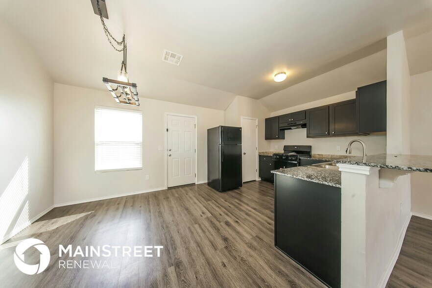 Building Photo - 5632 Dunlin Rd