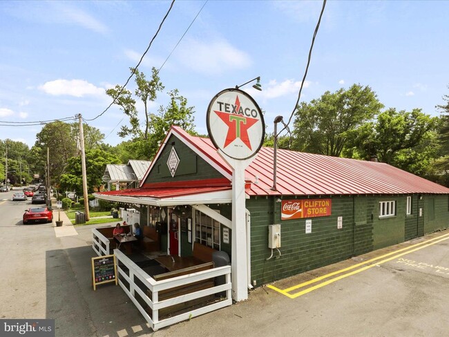 Building Photo - 11713 Henderson Rd