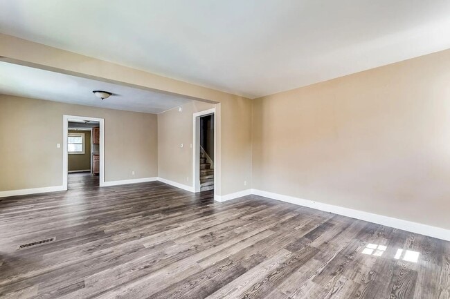 Building Photo - 628 N Broadview Ave