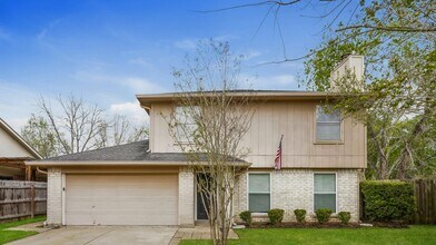 Building Photo - Chic & Comfortable 3-Bedroom Property Ready to Move In