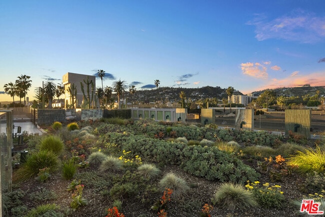 Building Photo - 1021 N Ogden Dr