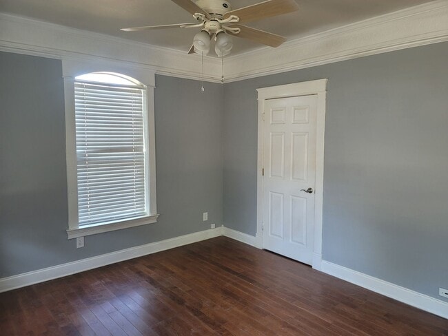 Building Photo - 1 Bed 1 Bath utilities included!
