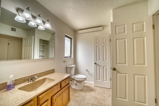 Building Photo - Beauty on Bowstring Drive
