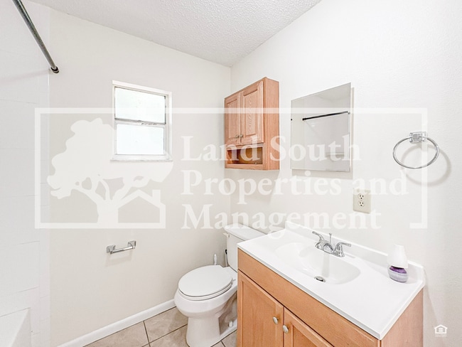 Building Photo - 5847 Charlton Dr