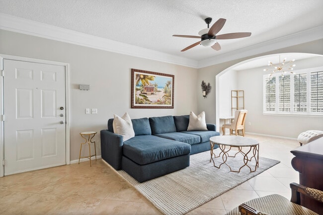 Building Photo - 3303 Myrtlewood Cir E