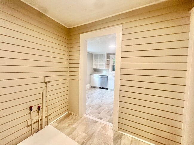 Building Photo - Cute 3 Bed 1 Bath in Highpoint!