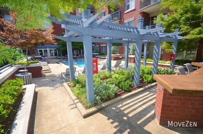 Building Photo - 618 N Boylan Ave